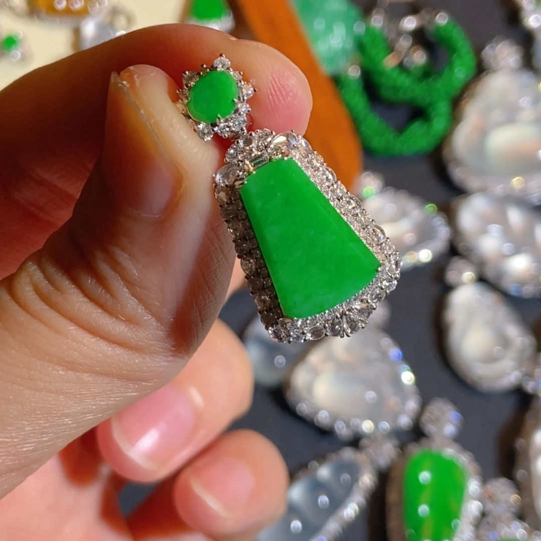 吊坠(不含链)18K金镶嵌翡翠