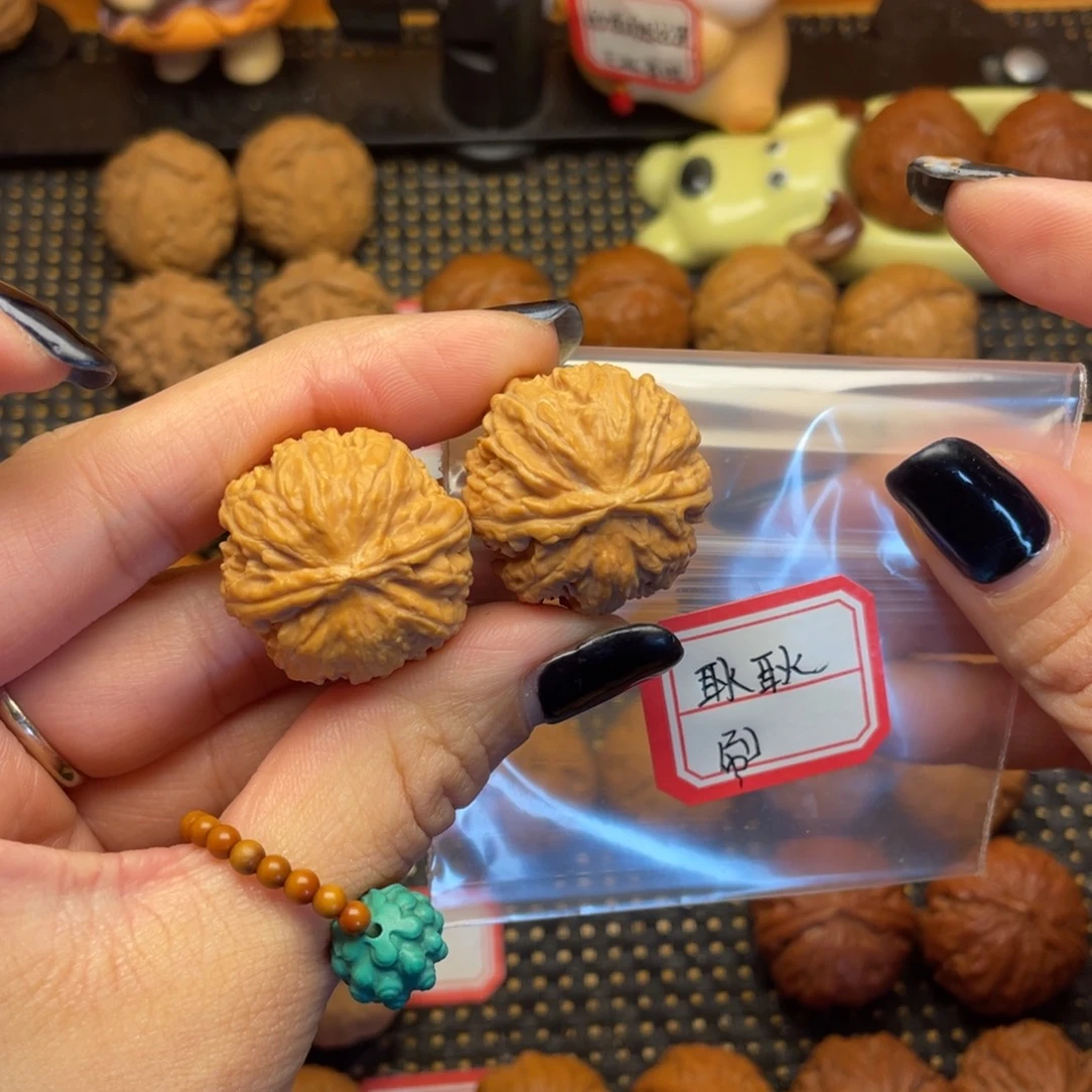 耿***耿文玩核桃吊坠26尺全品闷尖蝴蝶磨盘