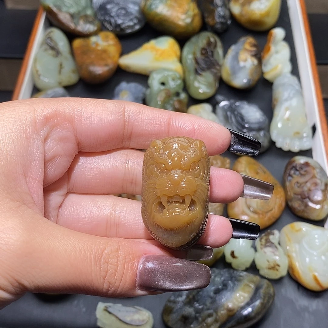 荣***耀和田玉未镶嵌颈饰