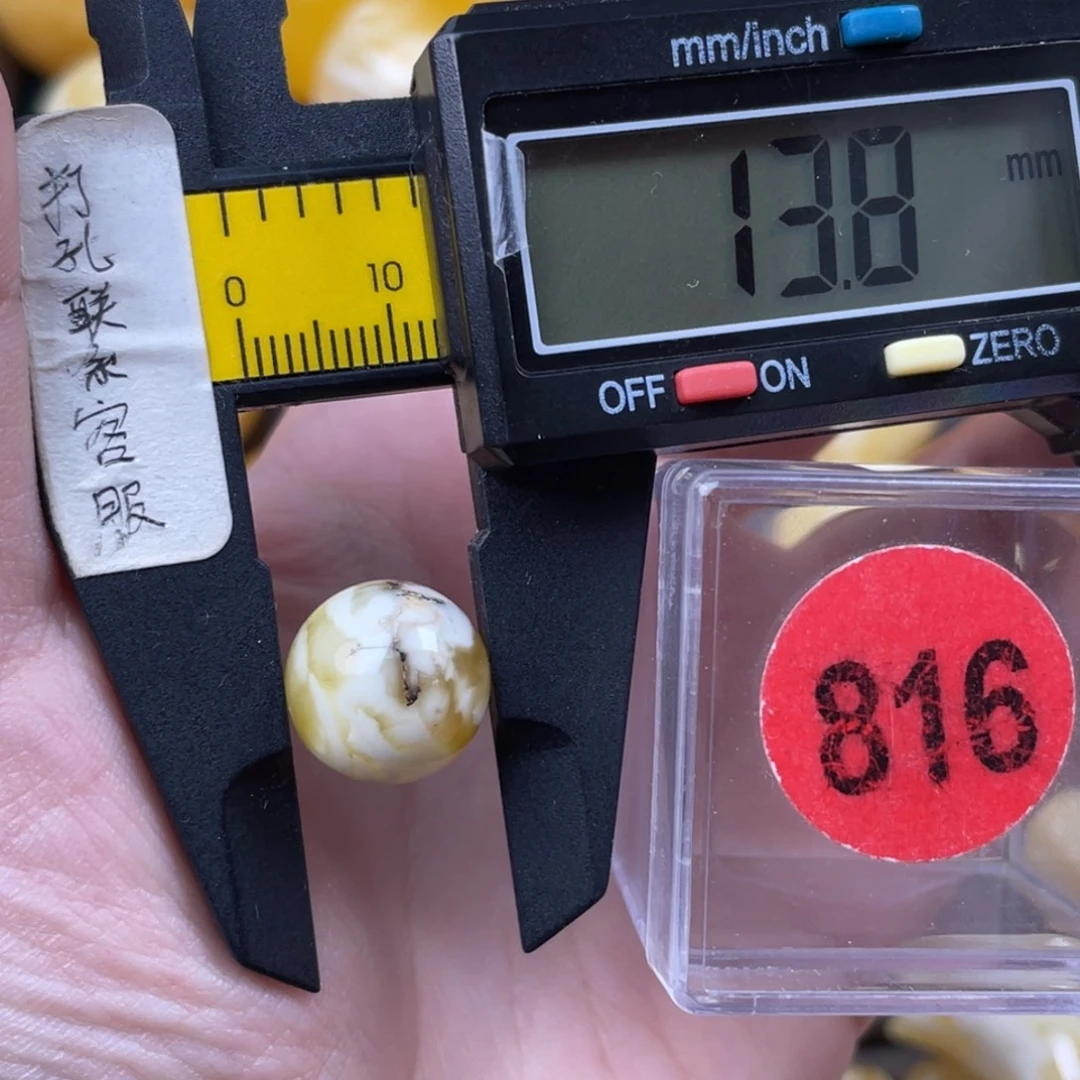 蜜蜡未镶嵌珠宝奇石