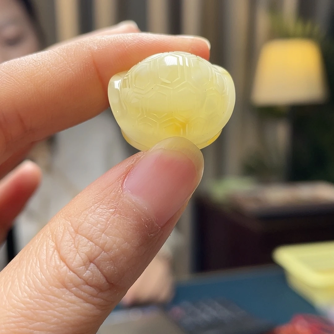 蜜蜡未镶嵌裸石吊坠