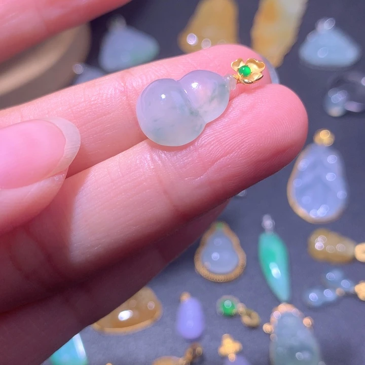 颈饰18K金镶嵌翡翠翡翠