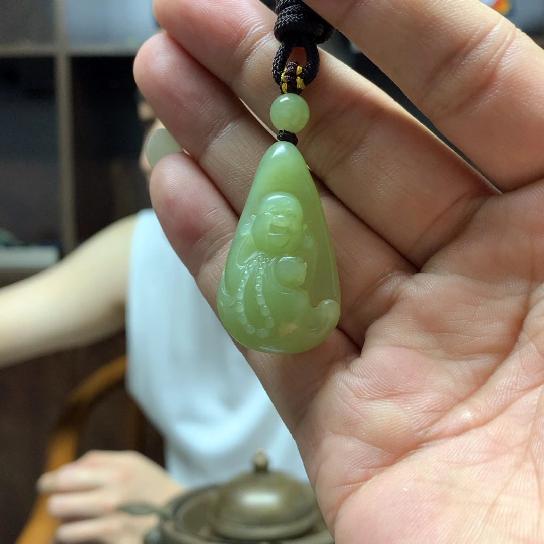 岫岩河磨玉（透闪石质玉）未镶嵌颈饰孙****爹