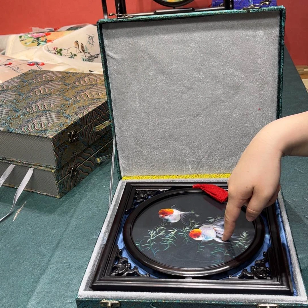 m***a刺绣纯手工。纯手工。纯手工