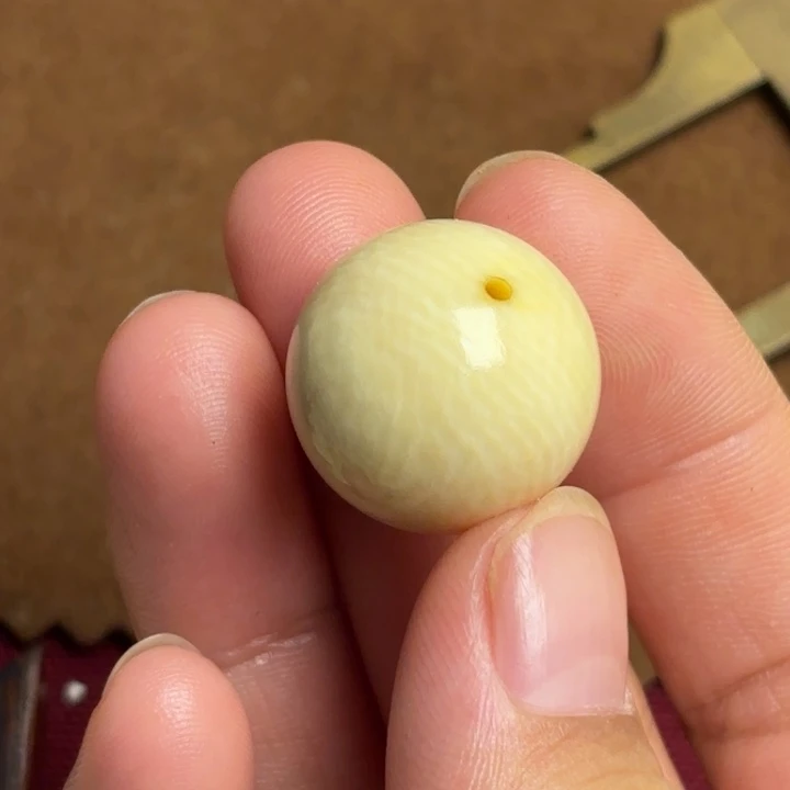 陈***逆树脂制品藏传小配饰