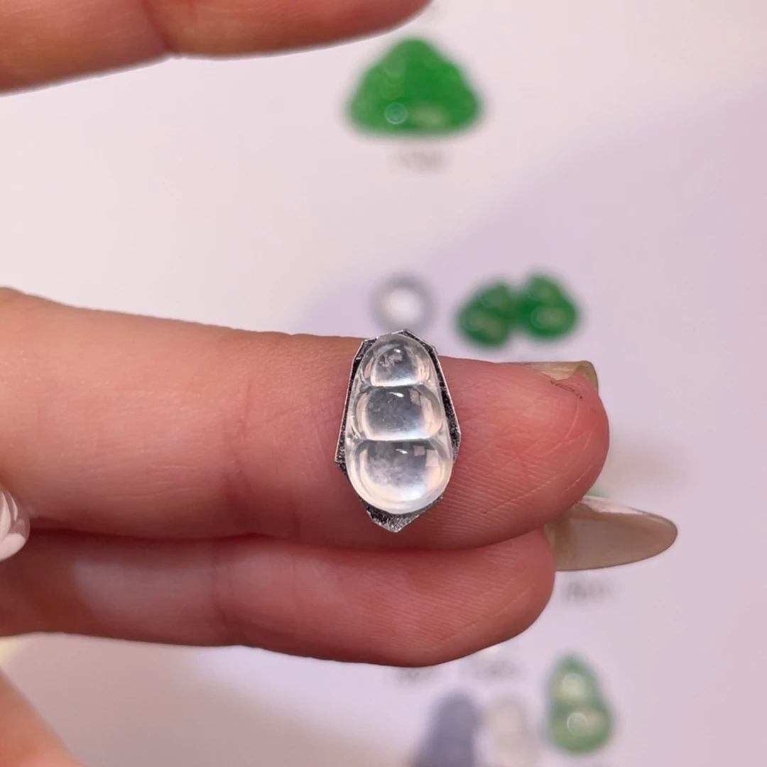 翡翠未镶嵌颈饰裸石