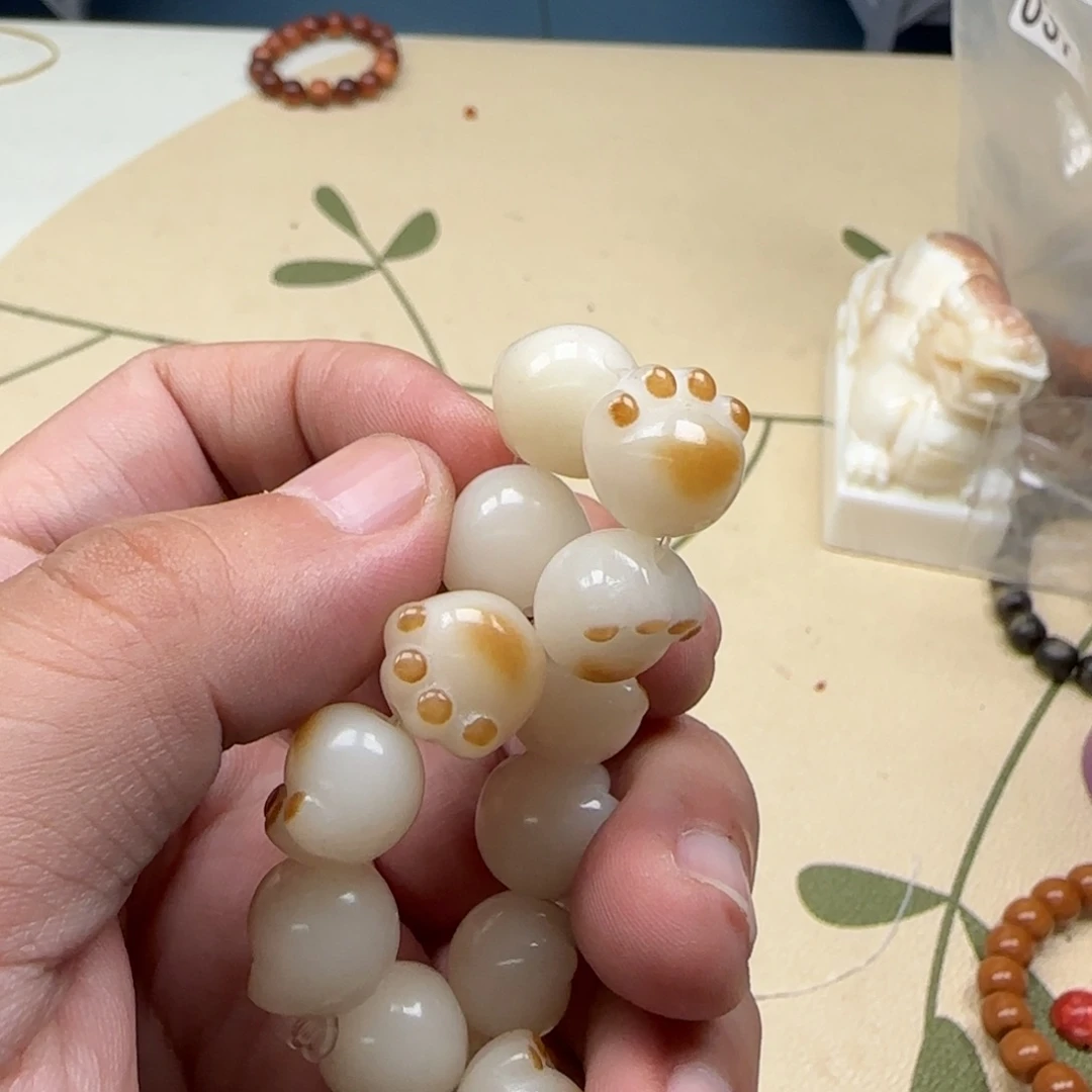 白玉菩提吊坠白色718