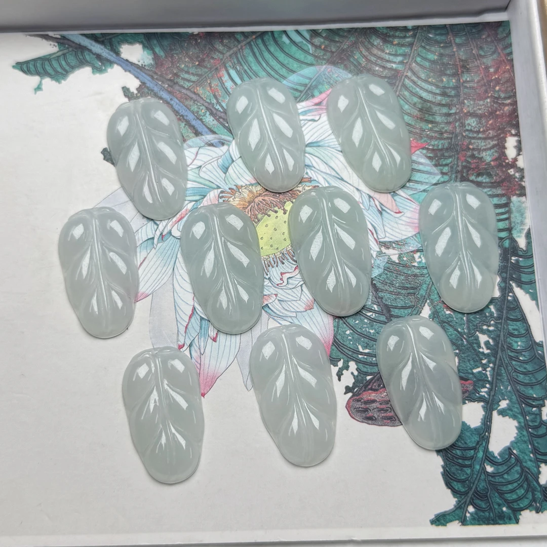 天然A货翡翠叶子配绳（多样性发其一）-3880
