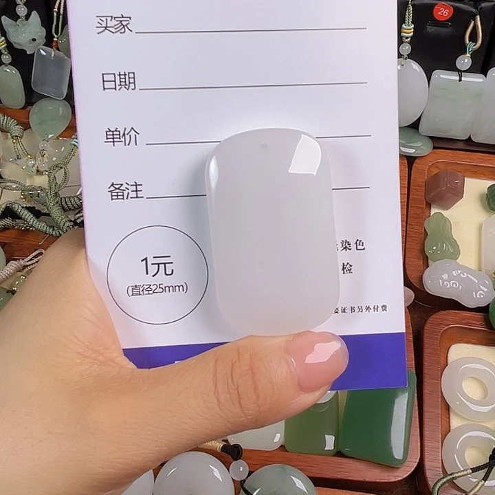 颈饰未镶嵌石英质玉