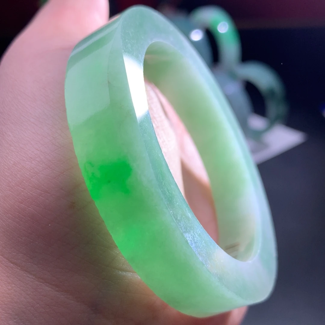 未镶嵌翡翠手镯定制翡翠