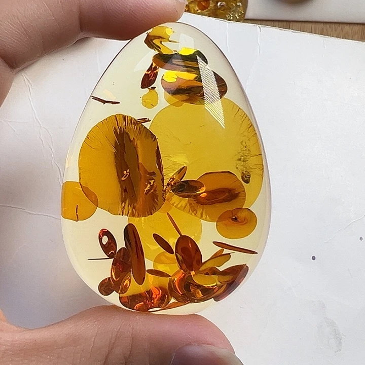未镶嵌颈饰琥珀（花珀）