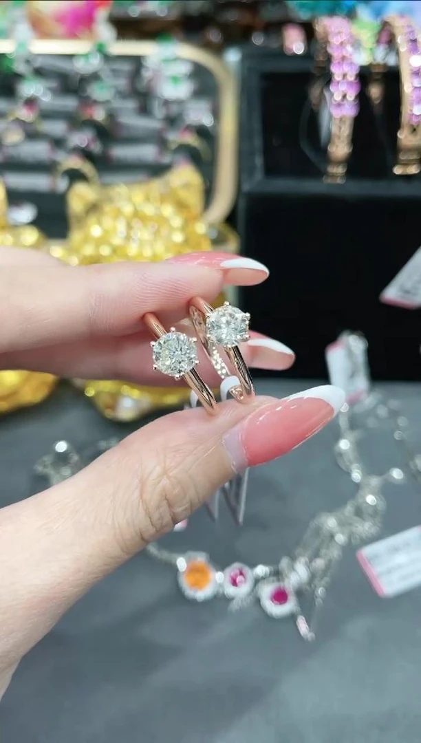 18K金镶嵌钻石戒指 多样性发其一 K玫 约1ct