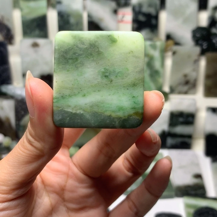 独山玉未镶嵌颈饰