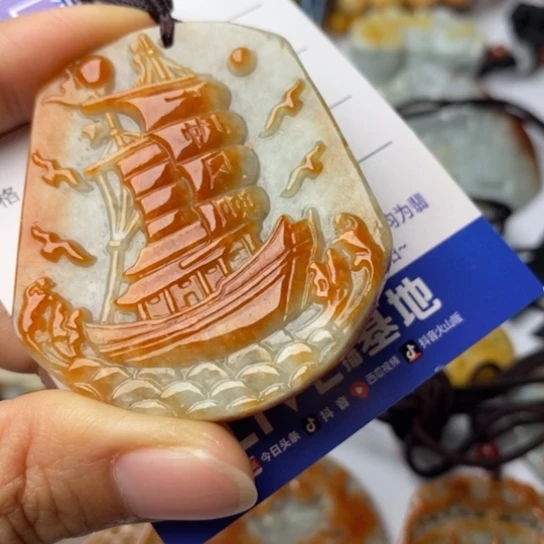 翡翠颈饰未镶嵌翡翠