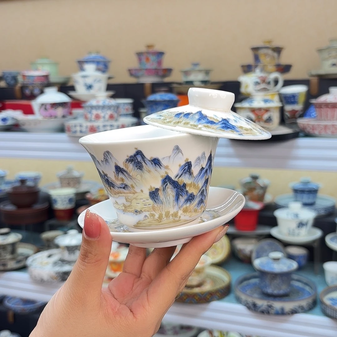 盖碗里放上一层面粉