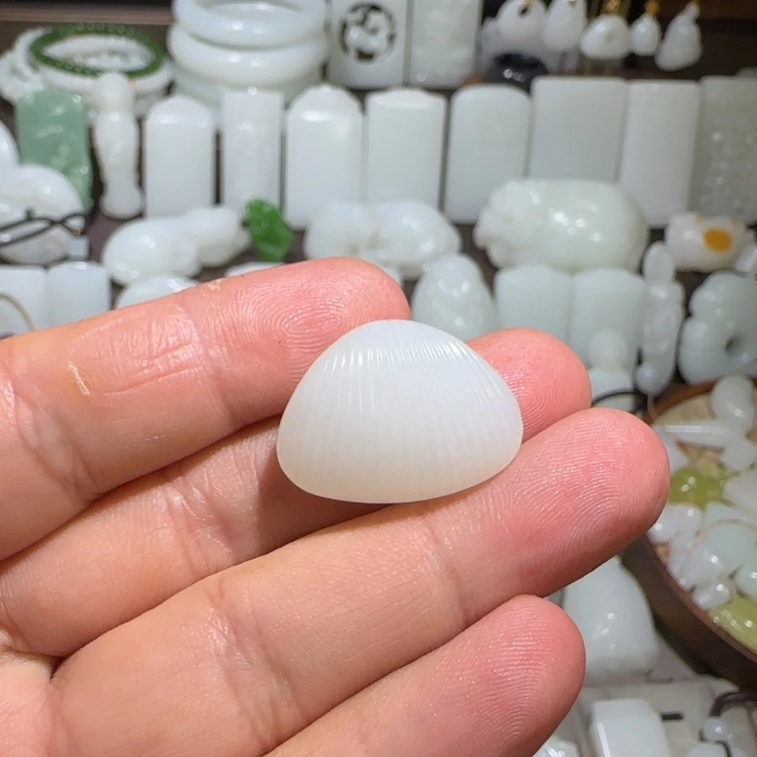 米***粒和田玉未镶嵌颈饰