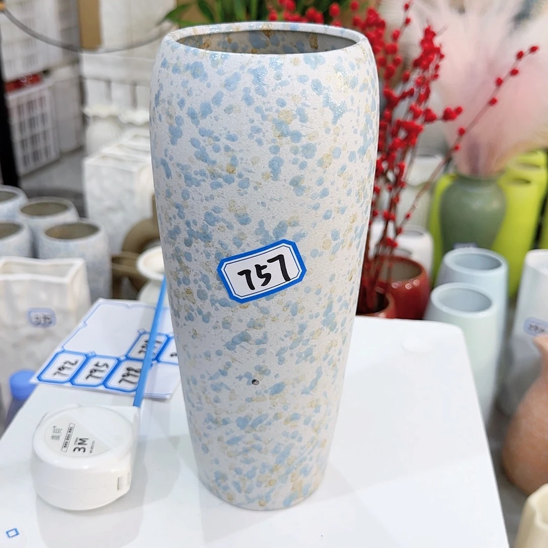 757号陶瓷高25厘米微瑕一个