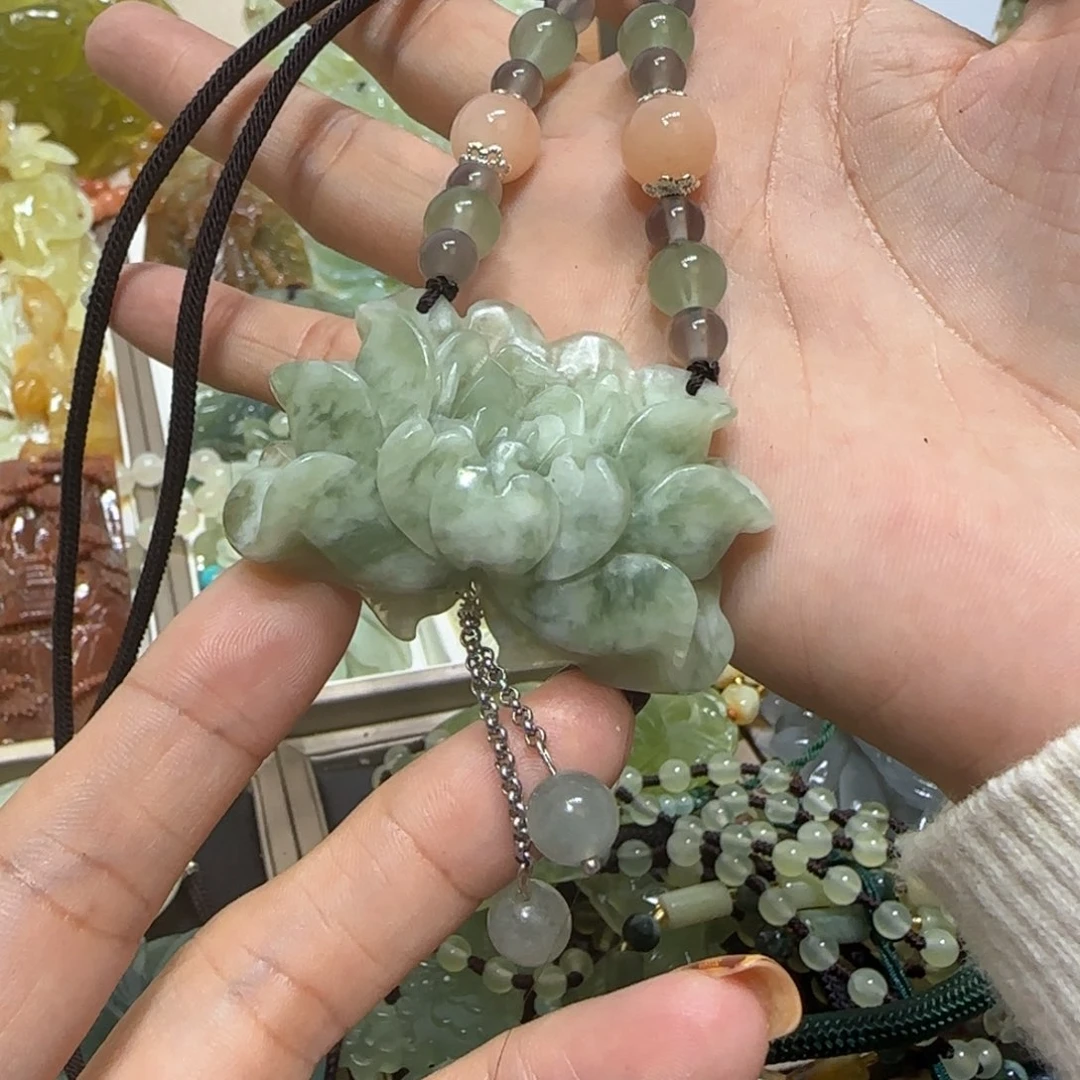 未镶嵌蛇纹石玉吊坠