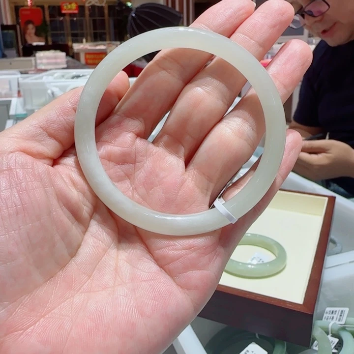 未镶嵌手镯和田玉93