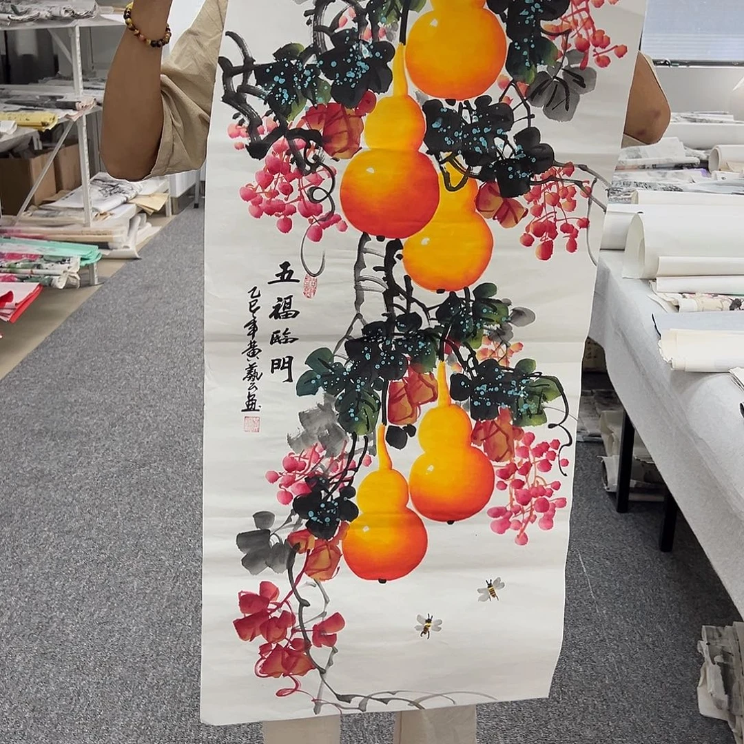 国画卖字画的小男孩