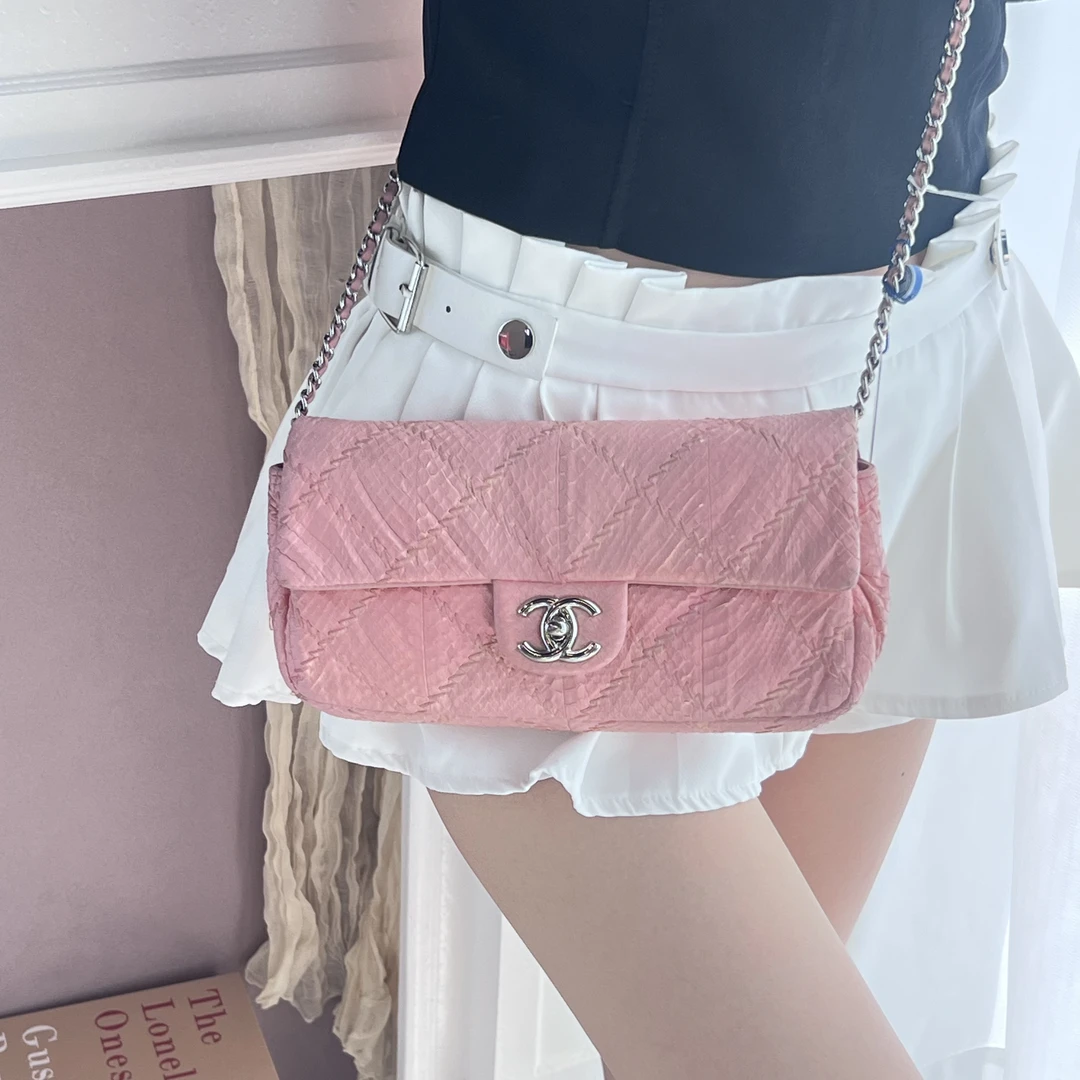 95新 Chanel/香奈儿 chanel樱花粉特殊皮cf斜挎包