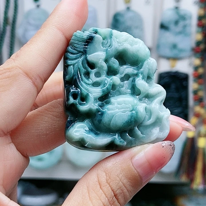 颈饰足铂镶嵌翡翠翡翠