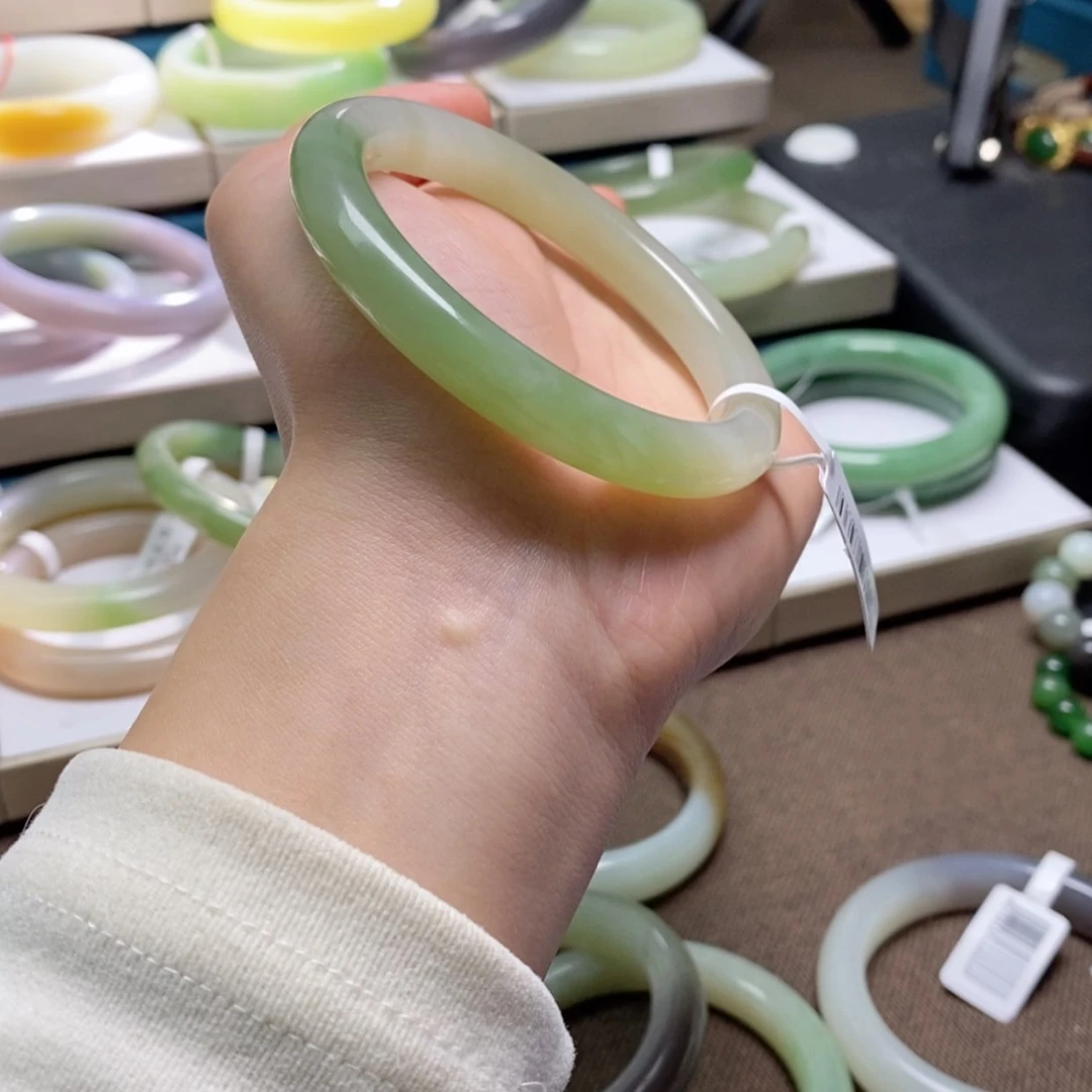 【闪购商品】和田玉手镯未镶嵌