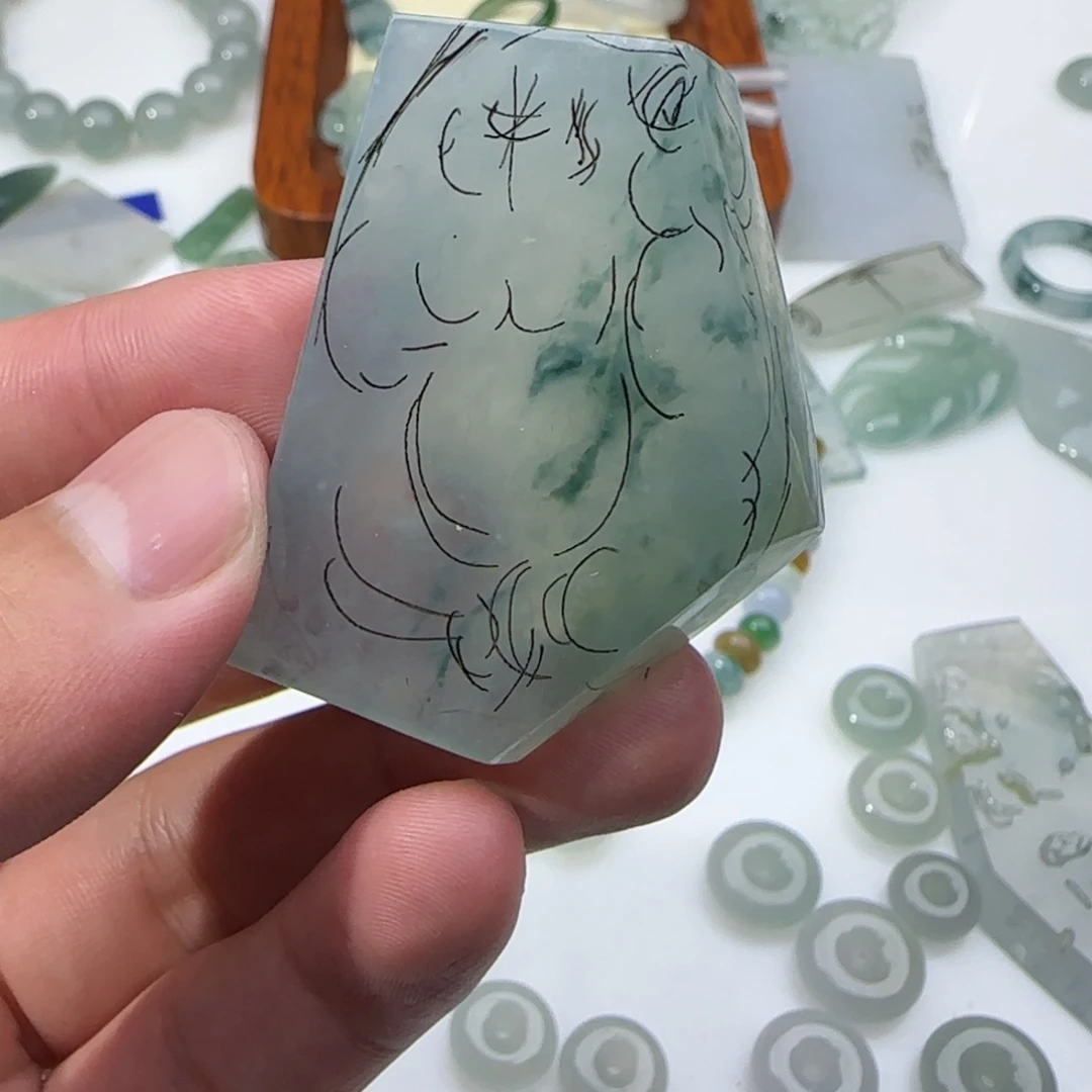 翡翠未镶嵌颈饰A*敏