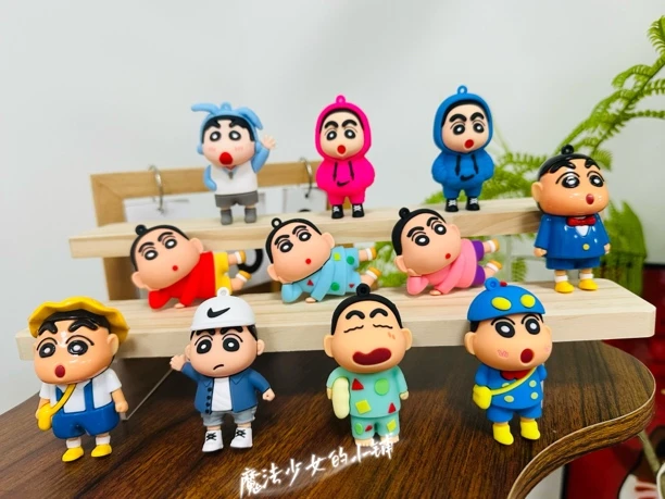 蜡笔小新套装手办汽车桌面摆件动漫周边蛋糕装饰生日礼物玩具车载