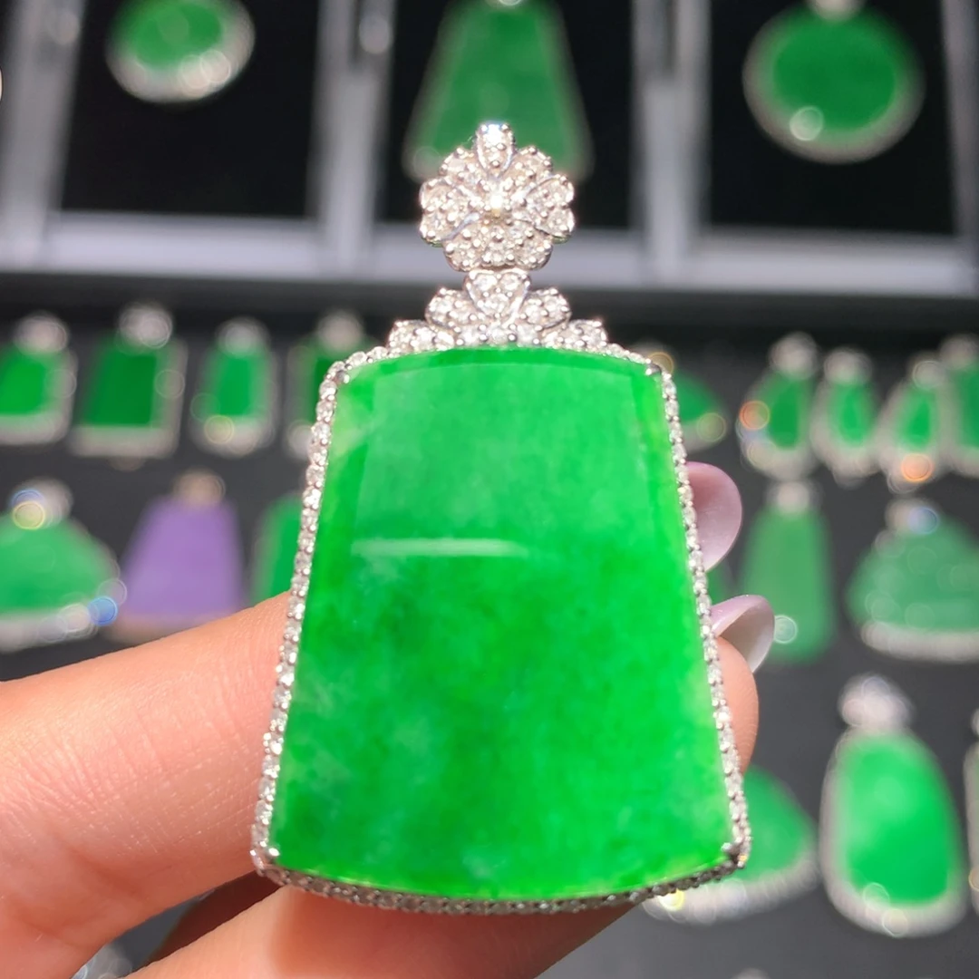 翡翠颈饰18K金镶嵌翡翠