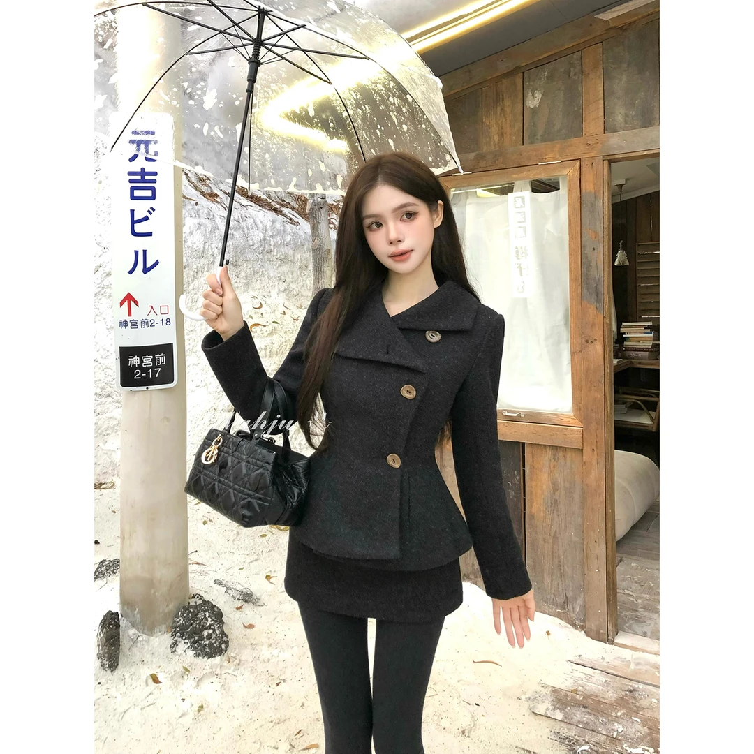 画解WAHJU【千金启示录】 冬季收腰花苞下摆黑色呢子外套半裙0032W
