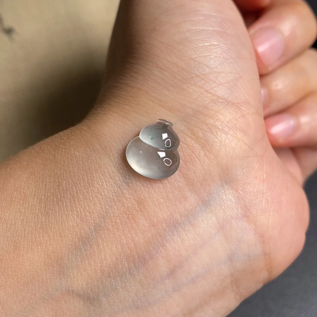 翡翠未镶嵌颈饰葫芦