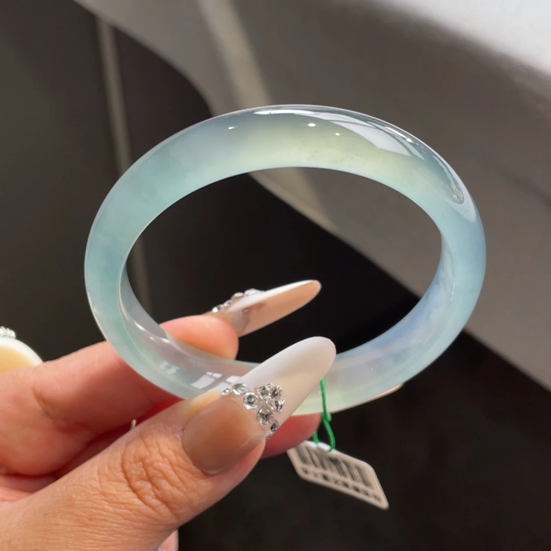 翡翠未镶嵌手镯高冰蓝刚正圈手镯