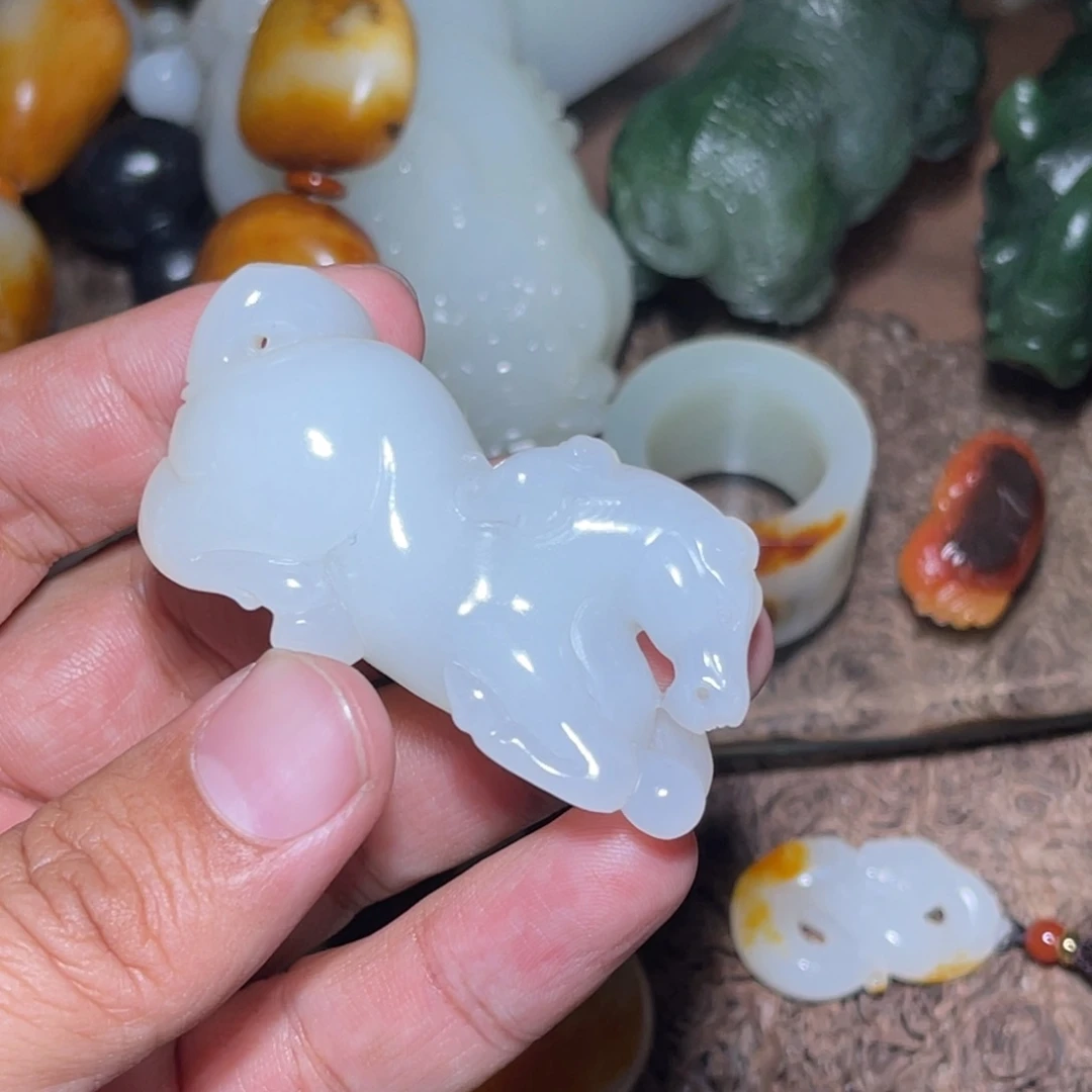 和田玉未镶嵌车挂