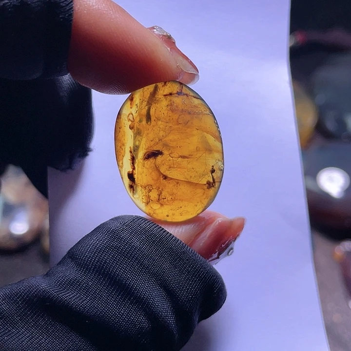 琥珀裸石未镶嵌人****真。。