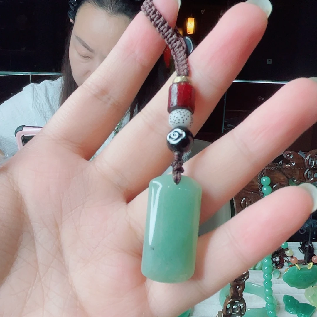 颈饰未镶嵌石英岩玉