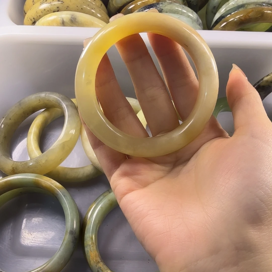 蛇纹石玉未镶嵌手镯