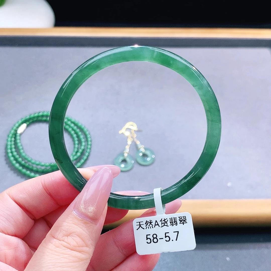 未镶嵌手镯（圆镯）翡翠