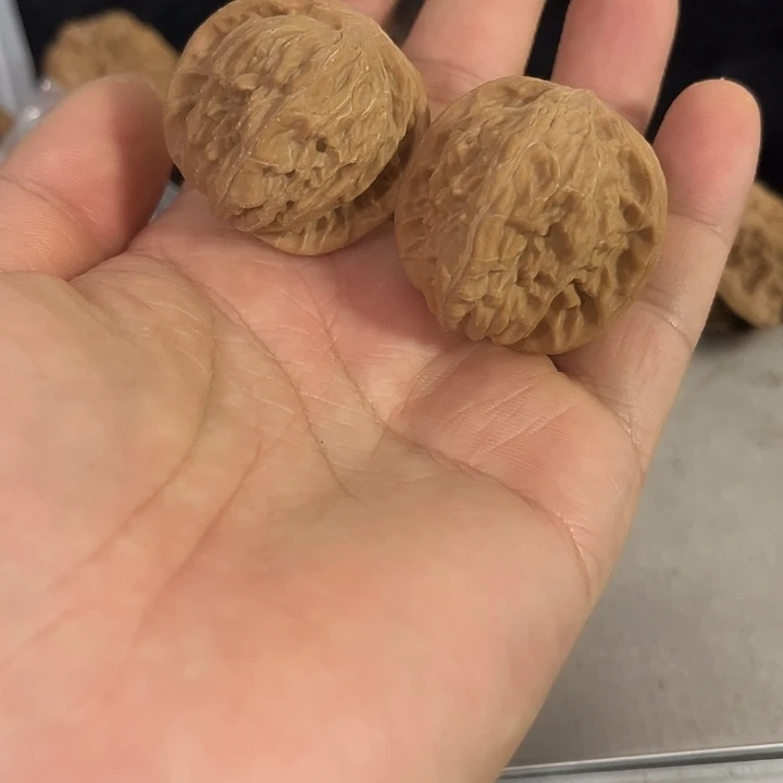 文玩核桃把件35左右微微瑕练手小磨盘，编号013