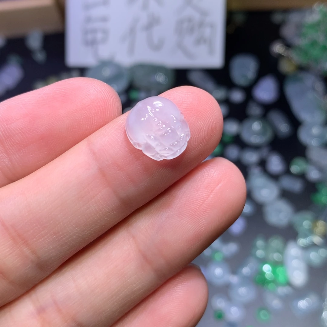 翡翠未镶嵌颈饰貔貅