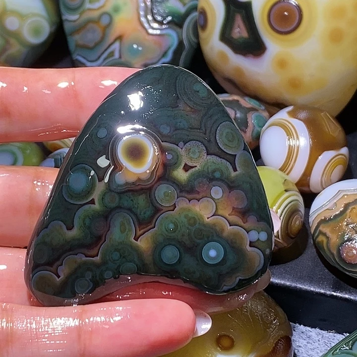 玛瑙/玉髓未镶嵌珠宝奇石60