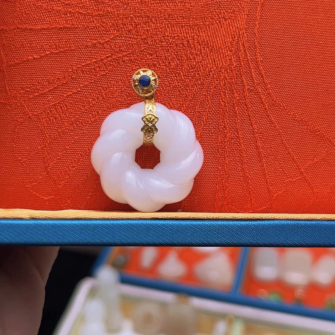 吊坠(不含链)18K金镶嵌和田玉