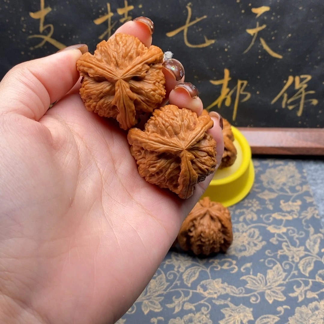 吊坠文玩核桃厚*白狮子