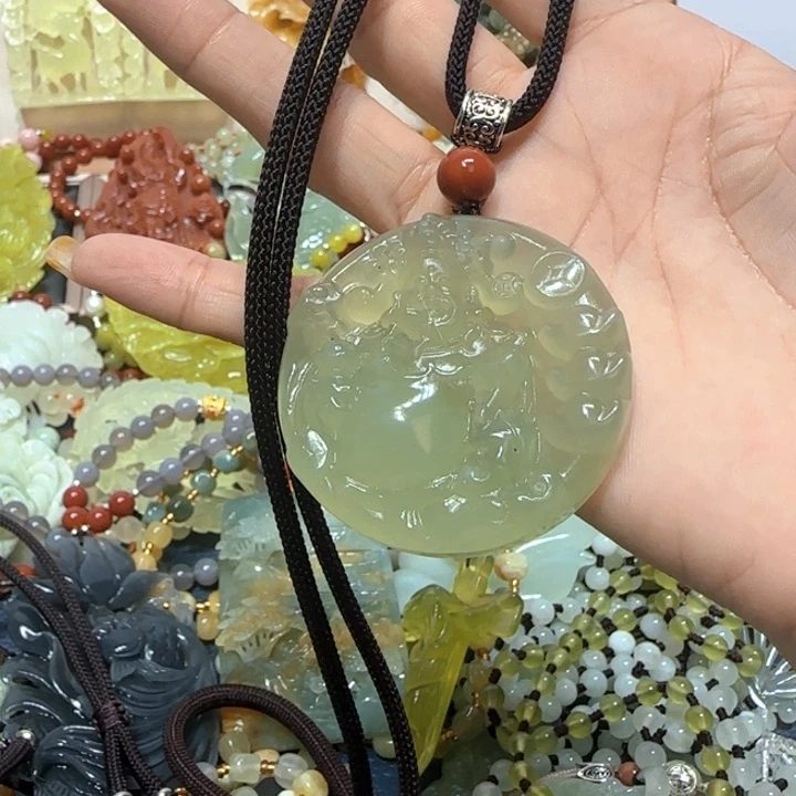 未镶嵌蛇纹石玉吊坠