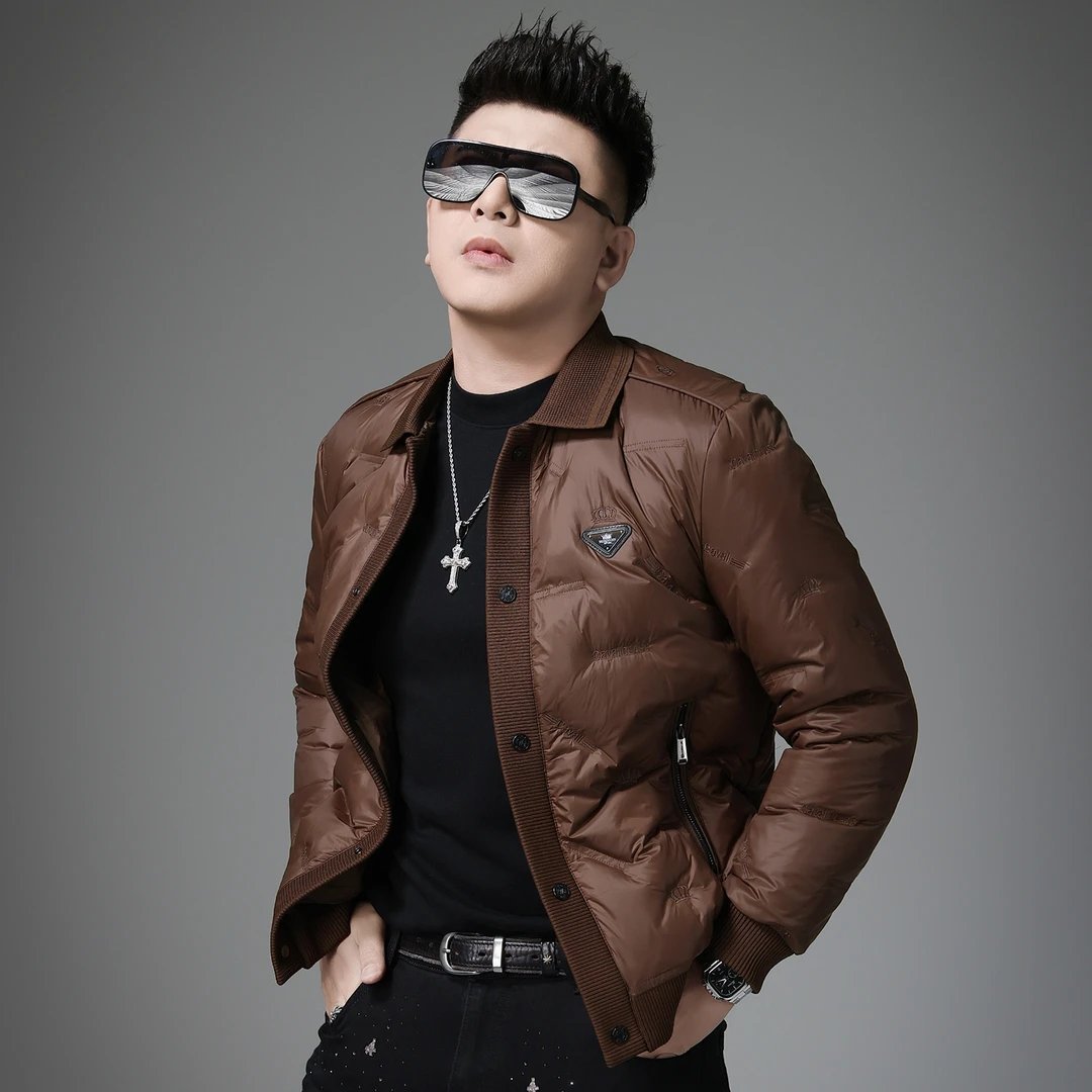 轻奢潮流针织拼接翻领羽绒服男冬季新款修身刺绣短款男士保暖外套