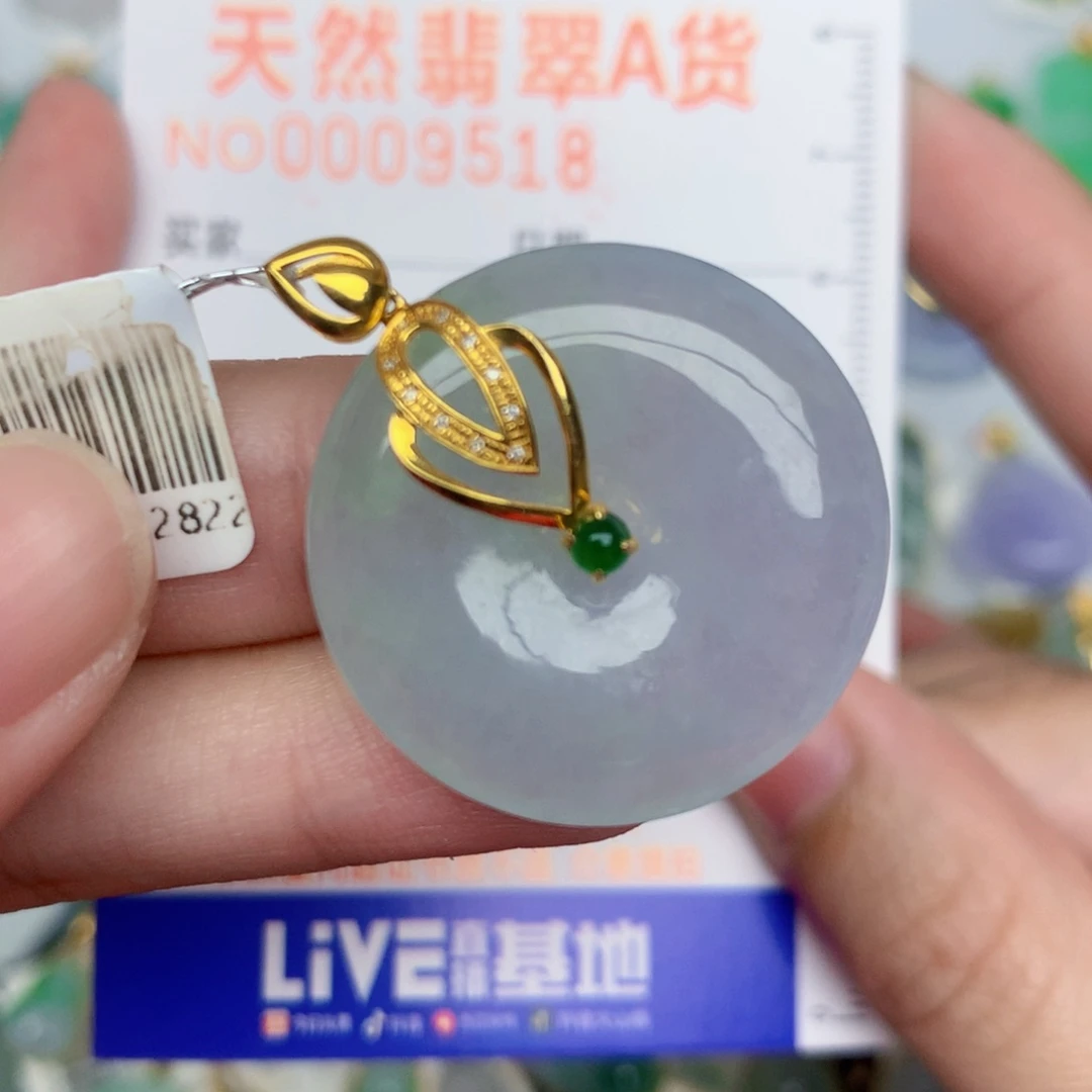 翡翠18K金镶嵌颈饰扣