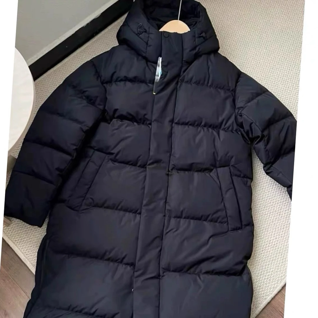 冬款羽绒服男女同款加厚羽绒服马路边