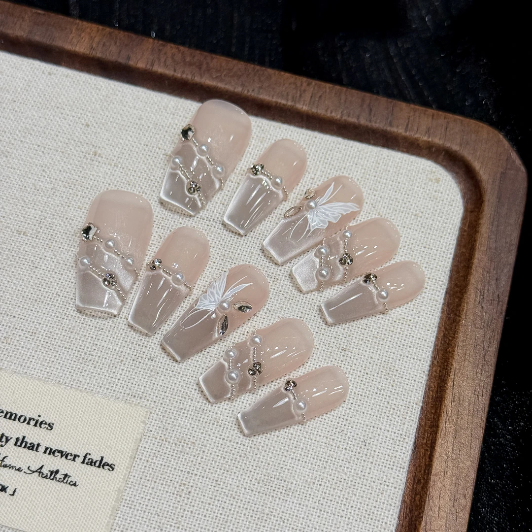 手工穿戴甲2025爆款高级感立体蝴蝶带钻珍珠猫眼轻奢美甲专业甲片