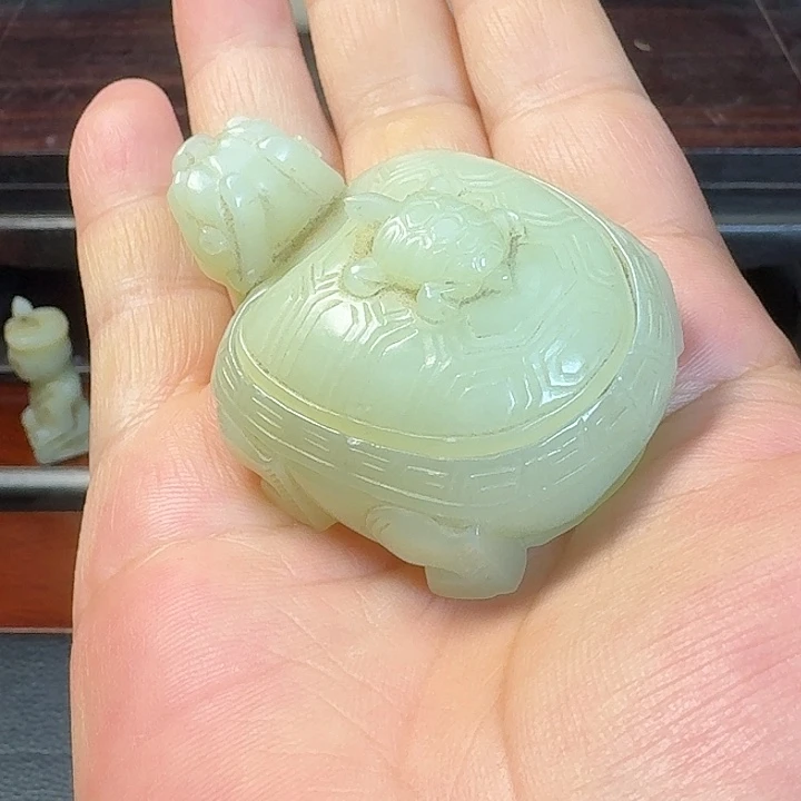 古***腊和田玉未镶嵌颈饰