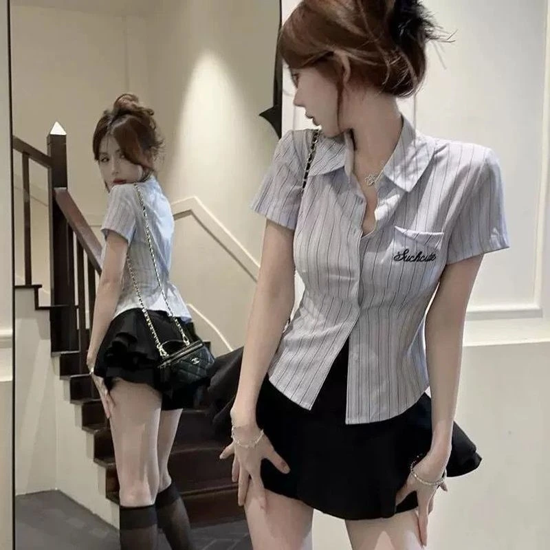 西柚专供纯欲气质收腰小众短袖条纹衬衫夏季刺绣设计感百搭jk穿搭